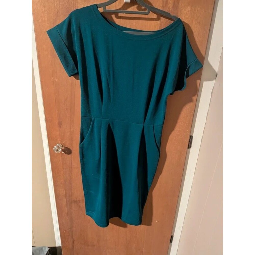 It has pockets